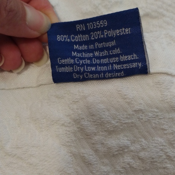 Elegant White Textured Coverlet - Picture 6 of 10